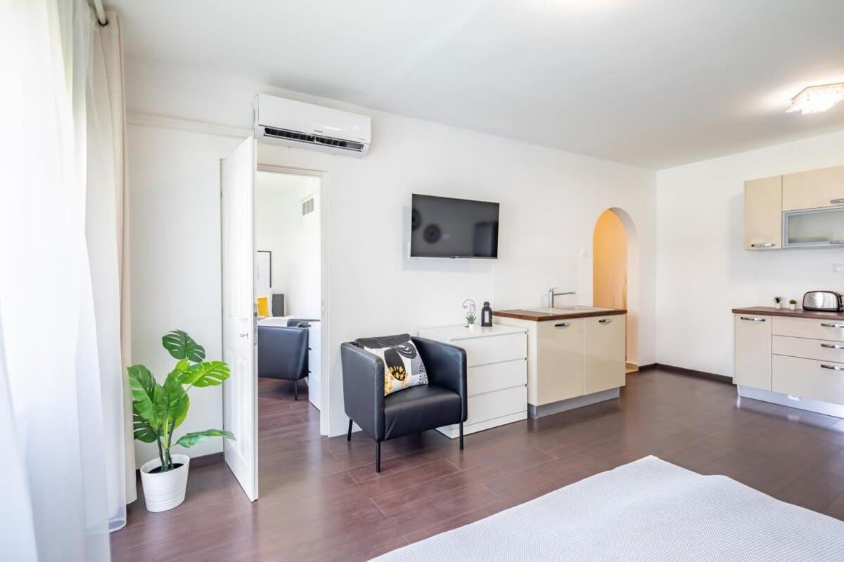 Sunny Balcony - Cute And Cozy Apartment บูดาเปสต์ ภายนอก รูปภาพ