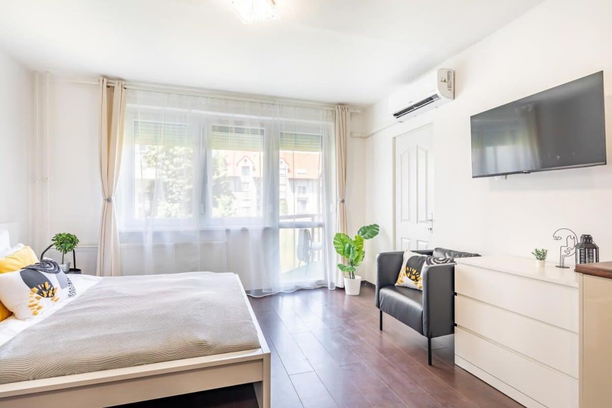 Sunny Balcony - Cute And Cozy Apartment บูดาเปสต์ ภายนอก รูปภาพ
