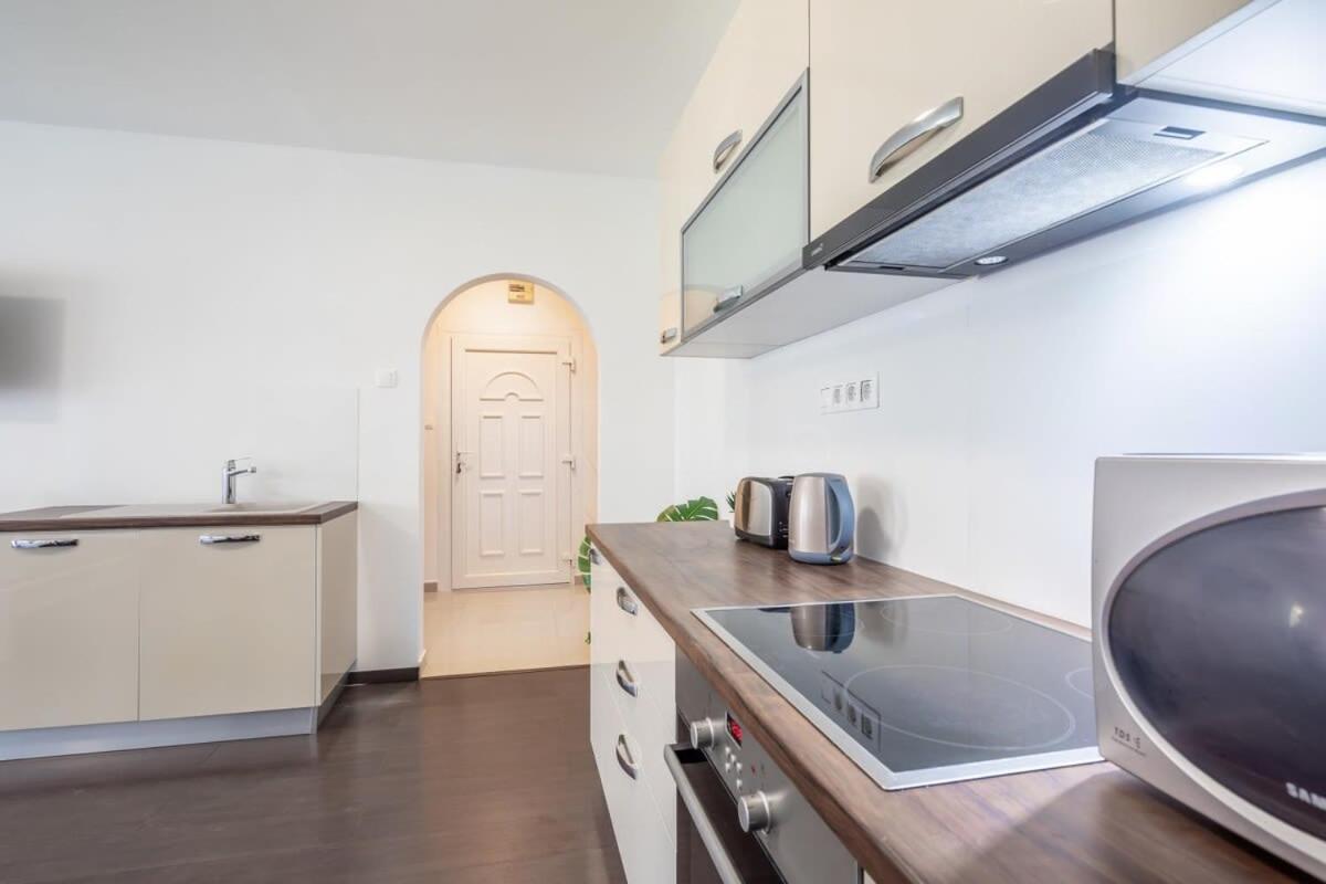 Sunny Balcony - Cute And Cozy Apartment บูดาเปสต์ ภายนอก รูปภาพ