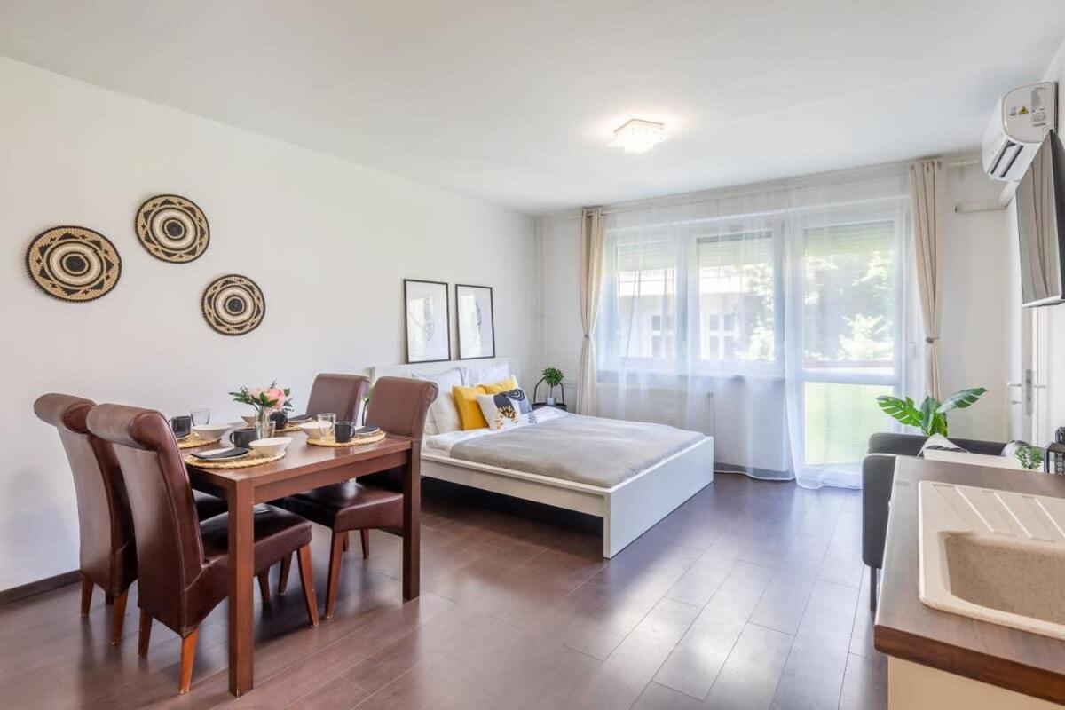 Sunny Balcony - Cute And Cozy Apartment บูดาเปสต์ ภายนอก รูปภาพ