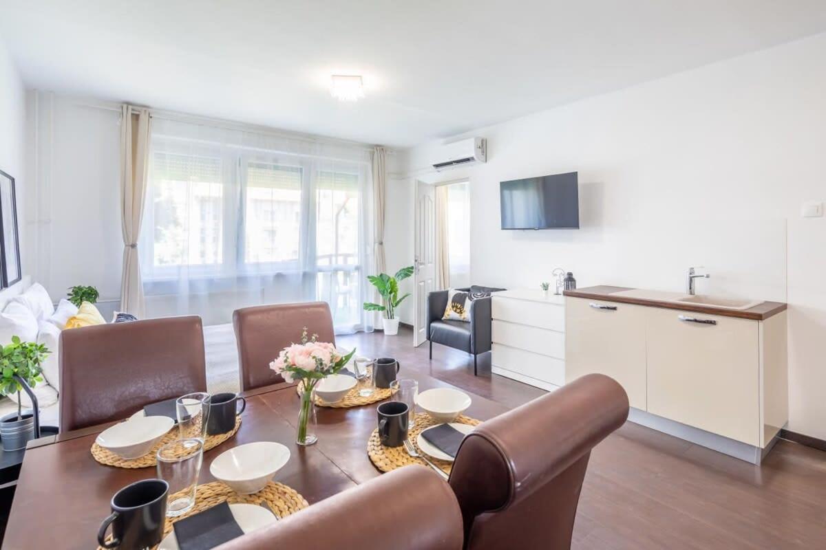 Sunny Balcony - Cute And Cozy Apartment บูดาเปสต์ ภายนอก รูปภาพ