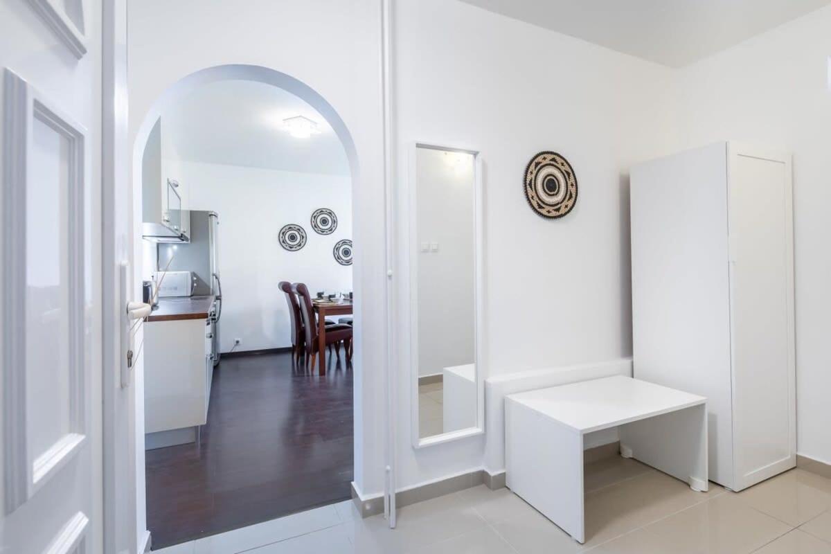 Sunny Balcony - Cute And Cozy Apartment บูดาเปสต์ ภายนอก รูปภาพ