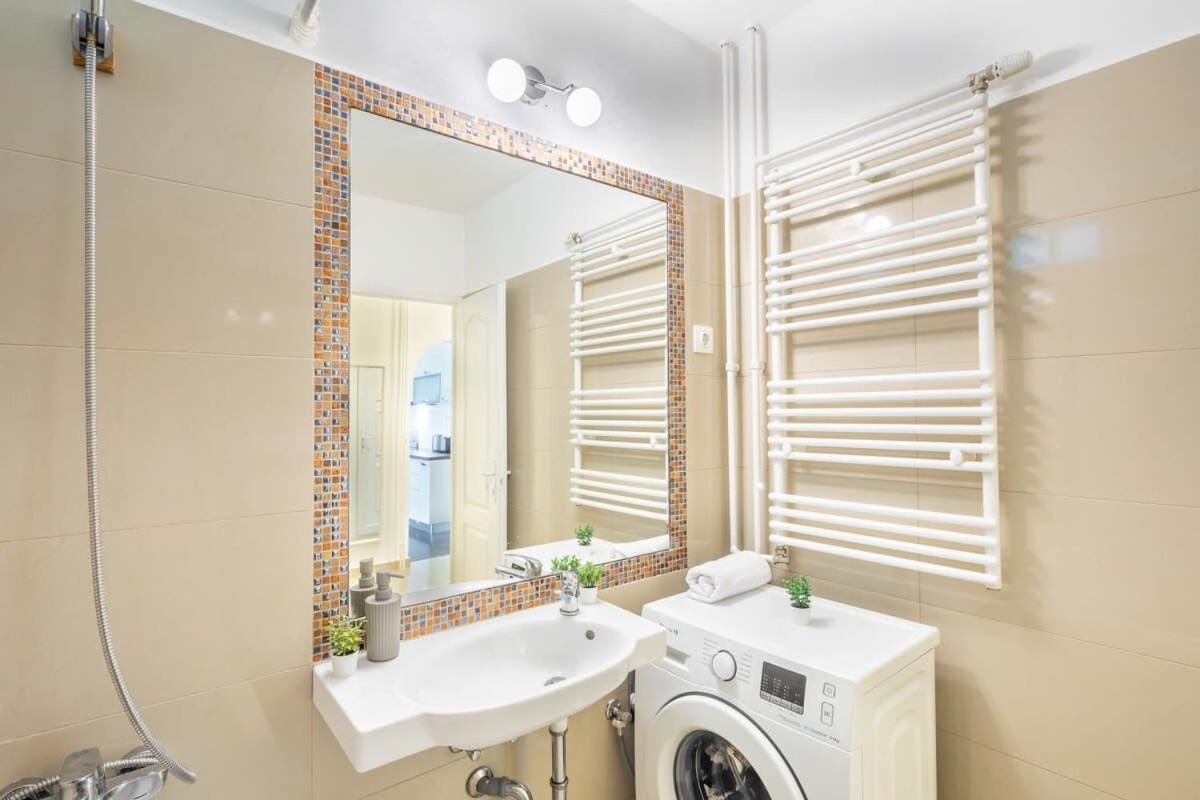 Sunny Balcony - Cute And Cozy Apartment บูดาเปสต์ ภายนอก รูปภาพ