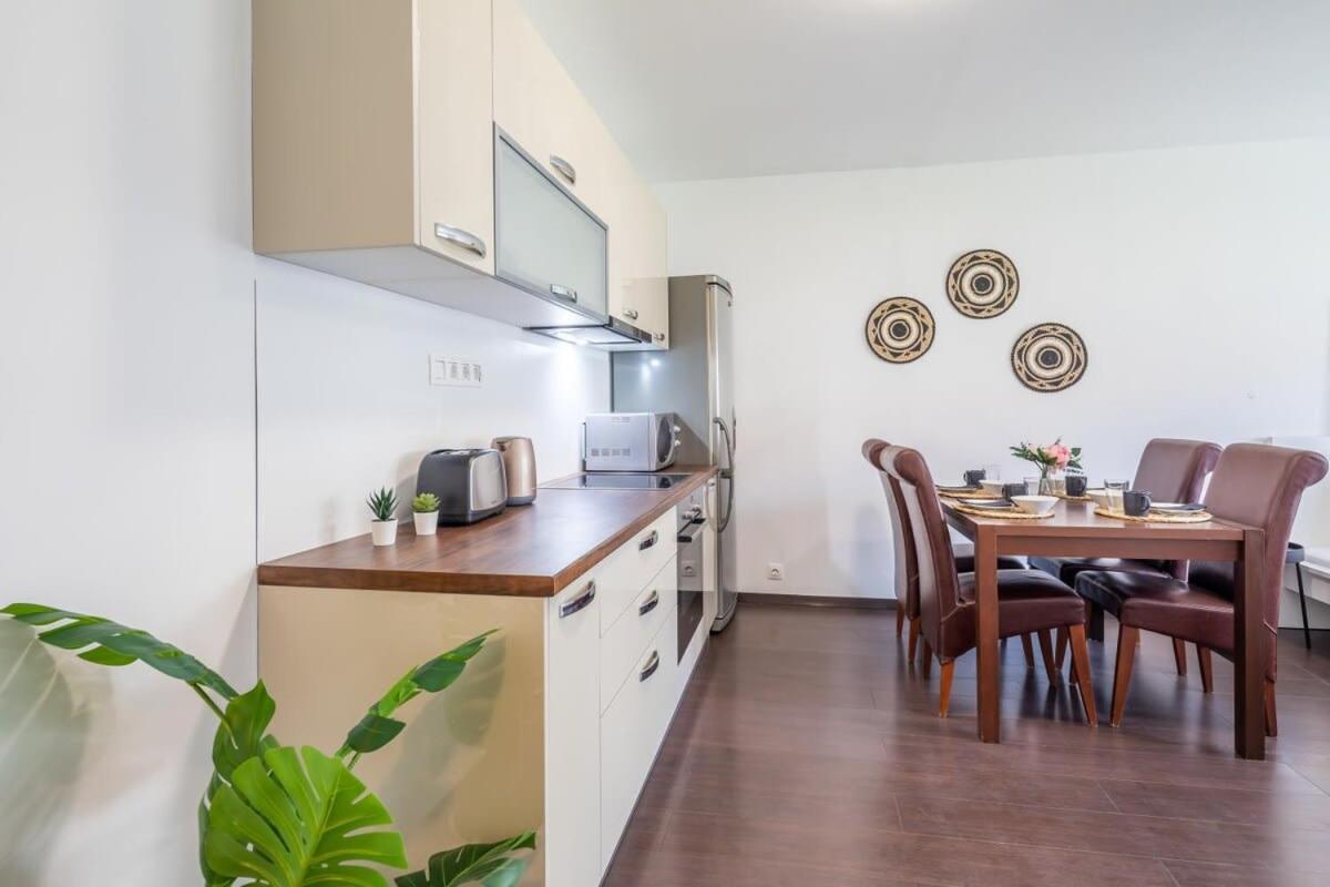 Sunny Balcony - Cute And Cozy Apartment บูดาเปสต์ ภายนอก รูปภาพ