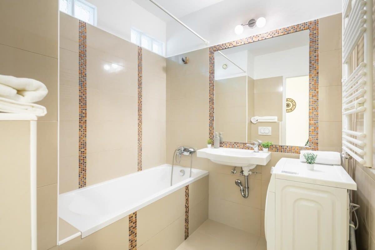 Sunny Balcony - Cute And Cozy Apartment บูดาเปสต์ ภายนอก รูปภาพ