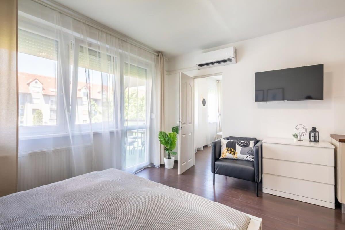 Sunny Balcony - Cute And Cozy Apartment บูดาเปสต์ ภายนอก รูปภาพ