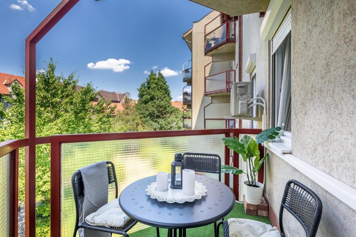 Sunny Balcony - Cute And Cozy Apartment บูดาเปสต์ ภายนอก รูปภาพ